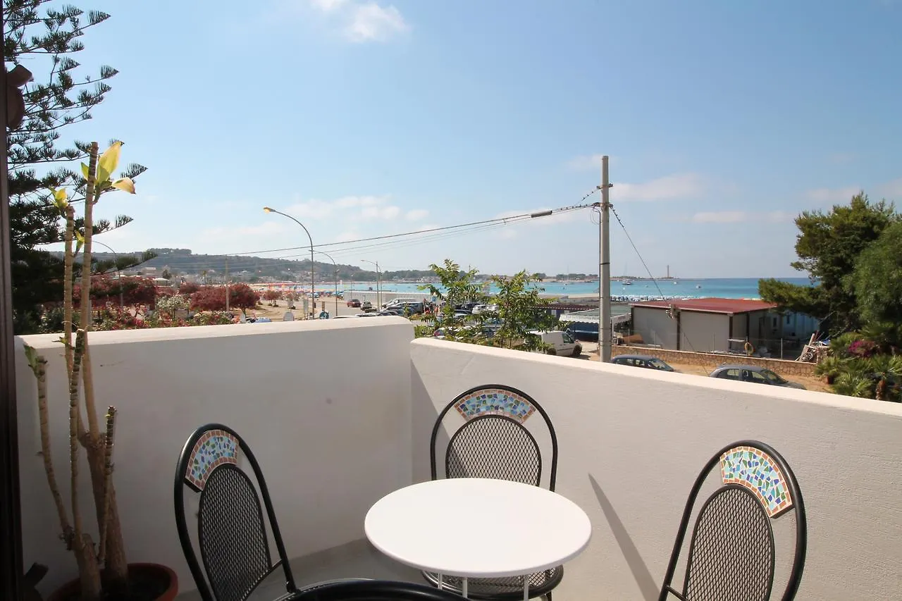 아파트 Appartamento Pryntyl Fronte Spiaggia 산비토로카포